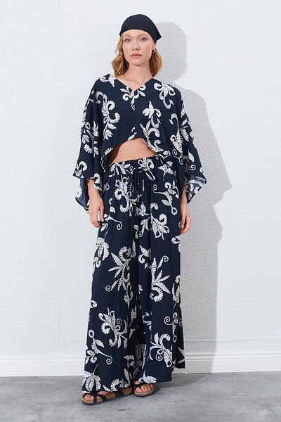 TENA Women's Black Loose Blouse and Palazzo Pants Patterned Suit