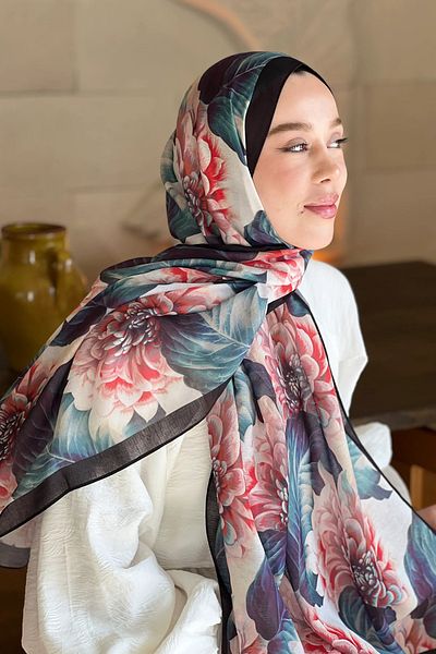Tesettür Diyarı Şal Lina cu model de hortensie