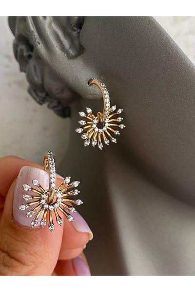 Lucios Meteor Rain Nail Earring with Golden Craftsmanship