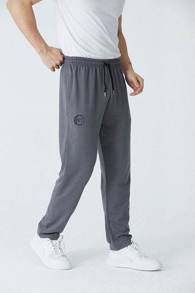 Trendyol Collection New York Embroidered Smoked Sweatpants - Κανονική εφαρμογή, ίσιο πόδι TMNSS25EA00007