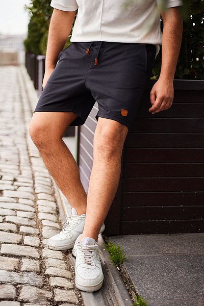 Trendyol Collection Černé šněrovací šortky s pravidelným/normálním střihem krátké délky PU Label s gumovým pasem TMNSS22SR0403