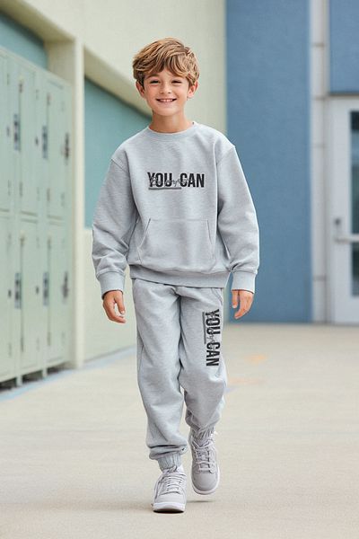TRENDYOLKIDS Fiú szürke melange szlogen kötött öltöny - TKDAW25AU00149