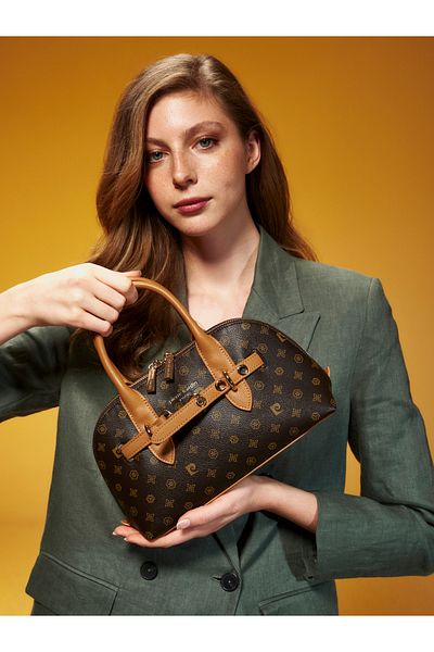 Pierre Cardin Geantă de umăr încrucișată pentru femei Coffee Monogram 05po25y10339