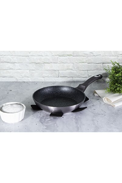 Berlinger Haus Pánev, 24 cm 4,8 cm 1,7 l - kovaný hliník, na bázi turbo indukce, kovová tmavě šedá
