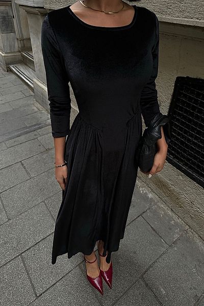 Trendyol Collection Czarna sukienka wieczorowa z dzianiny w kształcie litery A TPRAW25EL00177