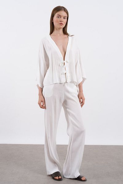 Trendyol Collection Λευκό πουκάμισο και παντελόνι με ελαστική μέση λινό υφαντό κάτω μέρος - Σετ TWOSS25AU00120