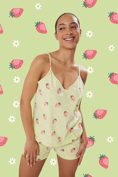 Trendyol Collection Πράσινο 100% βαμβακερό πλεκτό σετ πιτζάμες με σχέδιο φράουλα THMSS25PT00066