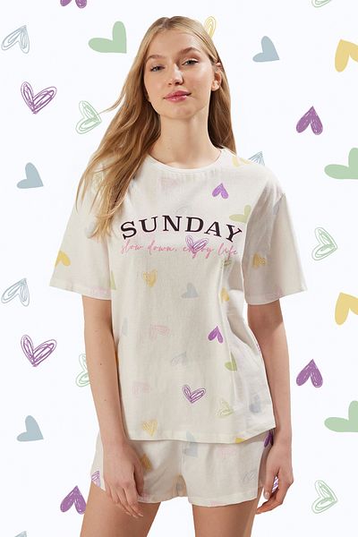 Trendyol Collection Herz-Pyjama-Set aus weißer Baumwolle mit Shorts – Slogan, THMSS25PT00168
