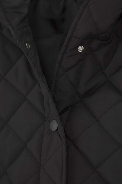 Trendyol Curve Black Regular Fit Hooded Water Repellent Quilted Plus Size Coat Twoaw26Aw00010