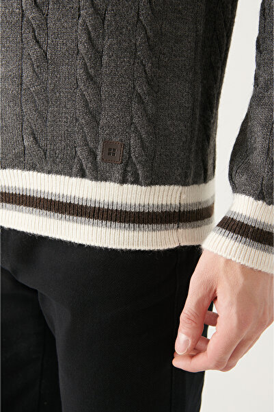 Avva Anthrazitfarbener Rollkragenpullover mit geflochtenem Haar für Herren A22y5041