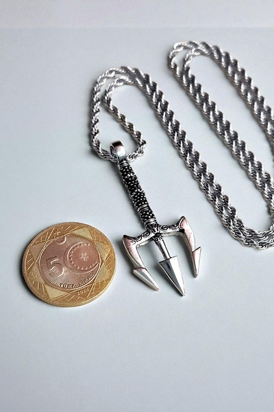 AK STORE SİLVER Gümüş Kaplama K-109 Krom-Çelik Erkek Kolye Madalyon Poseidon Mızrağı Otantik Gravür