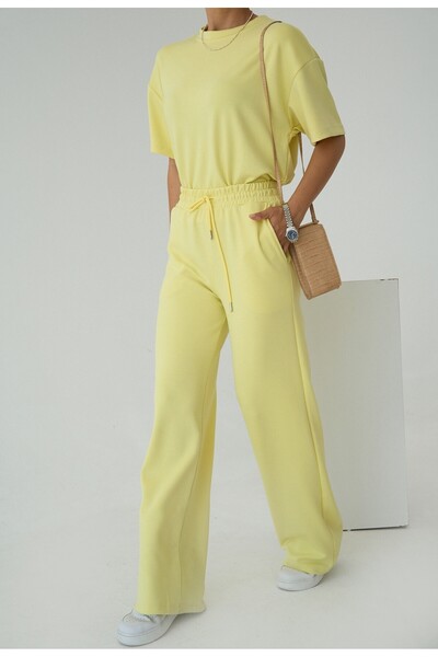 FEMMESTUDIO Tricou galben pentru femei Pantaloni largi Set de trening modal