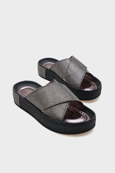 Capone Outfitters Maren Cross Stone Banded Stone Detaillierte Damenhausschuhe mit Keilabsatz