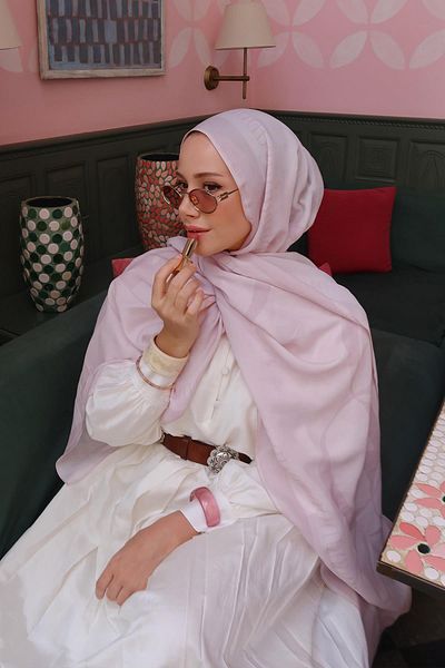 carell Η προτίμηση της Feyza Hakyemez Aura Pudra Monogram Flush Shawl