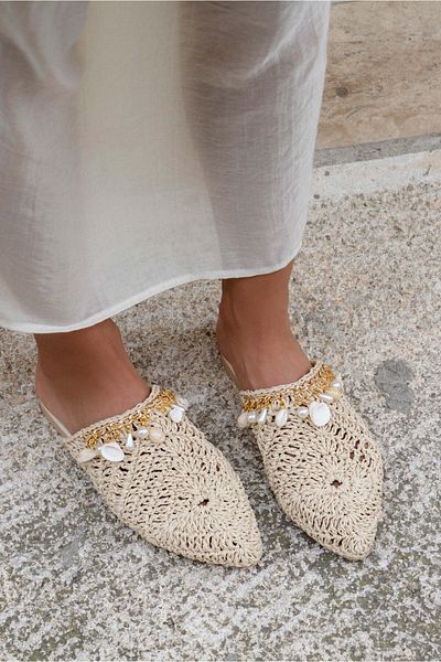 NİŞANTAŞI SHOES Papuci de damă tricotați Lisa bej cu detalii de scoici