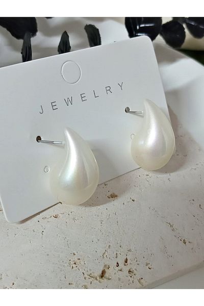 mos&more Off White Tear Drop Women's Earrings