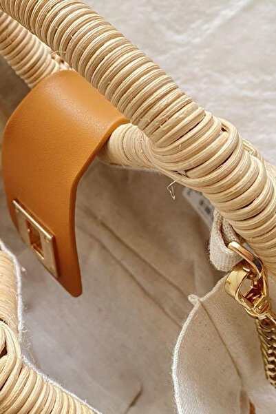 FASHION COCKTAIL Дамска лятна чанта от естествена слама с твърда плетена верижка и презрамка от суров лен