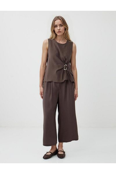 Jimmy Key Bitter Brown Round Neck Sleeveless Woven Blouse