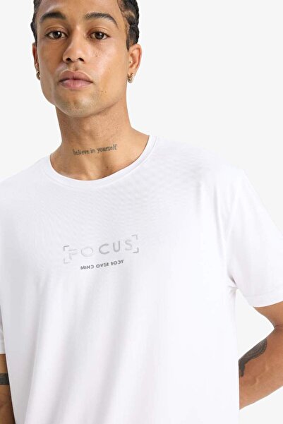 DeFacto Fit Standard Fit Crew Neck με εμπριμέ ελαστικό ύφασμα αθλητικό κοντομάνικο μπλουζάκι C9268ax25sm