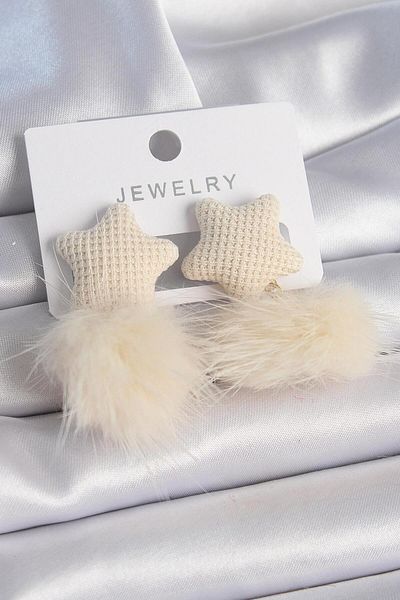 AfraBeauty Cream Colored Feather Pompom Model Women's Earrings