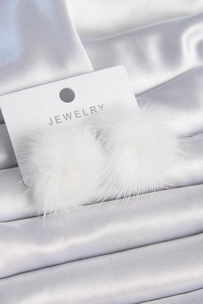 AfraBeauty White Feather Pompom Model Women's Earrings