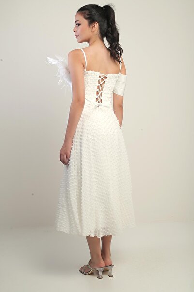 By Saygı Rochie de damă, cu bretele din frânghie, cu dantelă la spate, căptușită cu broșă cu pene, cu o singură mânecă