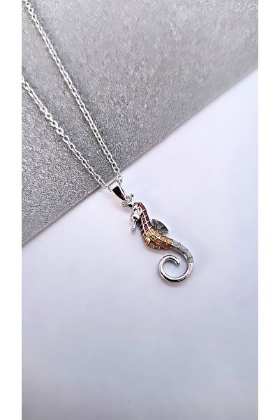 Serenity قلادة من الفولاذ مع شكل حصان البحر