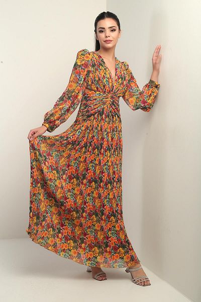 By Saygı Rochie lungă din șifon pliat complet, cu decolteu în V, căptușită cu model floral