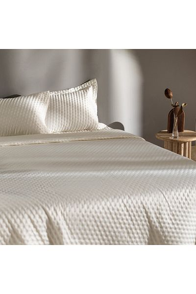 Madame Coco Arles Einzel-Satin-Tagesdecke - Ecru