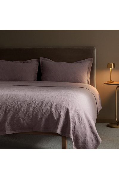 Madame Coco Floralies King Size Tagesdecke – Luxus-Kollektion – Pflaume