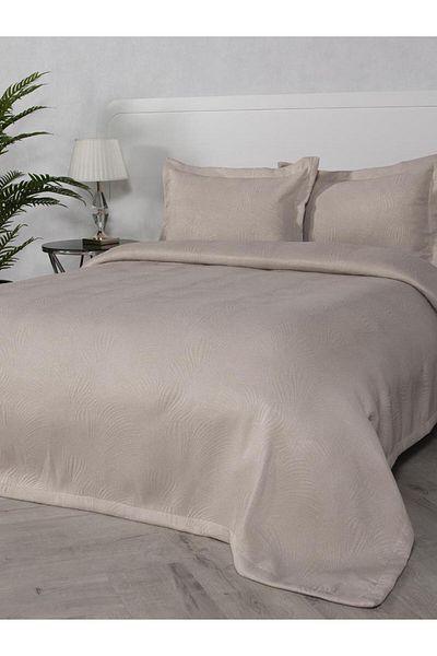 Karna Home Bedspread Alora – Pastel Colored, Soft and Elegant Appearance