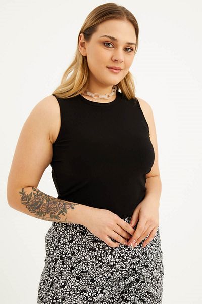 MYLİNE Armless Crop Top
