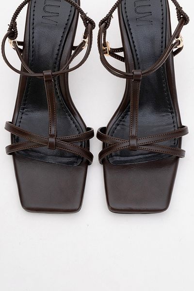 LuviShoes Кафяви дамски сандали с квадратен връх GIBSON