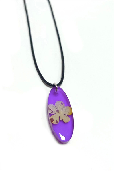 Elvora Snowball Flower Oval Epoxy Necklace
