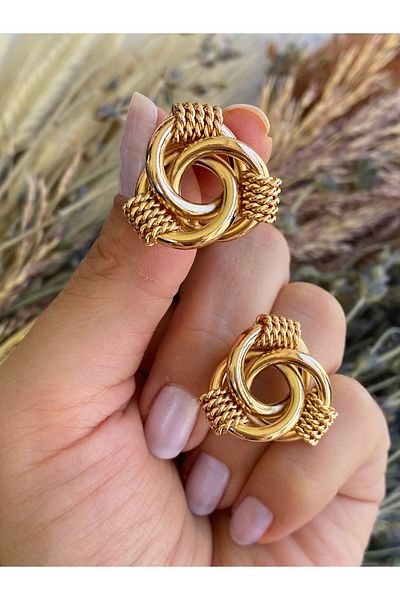 Lucios Love Knot Nail Earring with Golden Craftsmanship