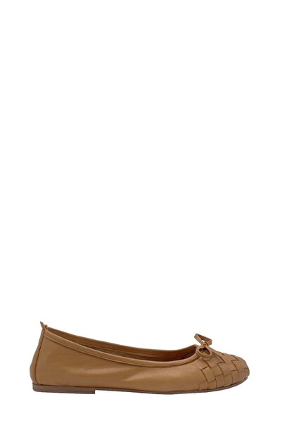Moulin Shoes حذاء باليه نسائي من الجلد المحبوك بلون أسمر