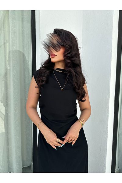 outline Black dress with feminine pleats