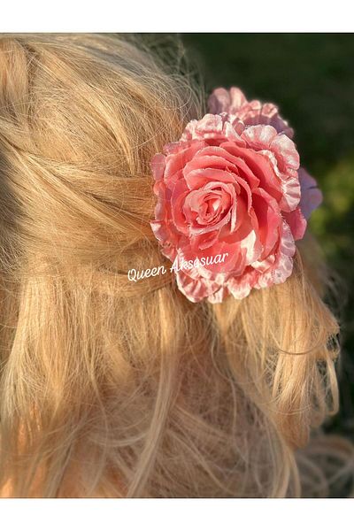 QUEEN AKSESUAR Trend Envy Big Artificial Satin Rose Flower Shiny Powder Pink Crotch Snap Clip Buckle