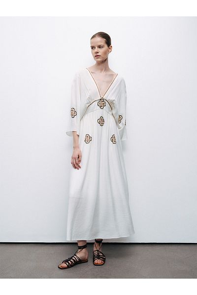 Nocturne Women's Comfortable Fit Embroidery Pattern V-Neck Short Sleeve Long Ecru Dress N25Yn2524-Ecru