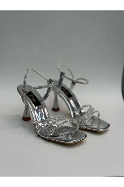 DİVA Βραδινά παπούτσια με τακούνι από ασημί καθρεφτένια πέτρα