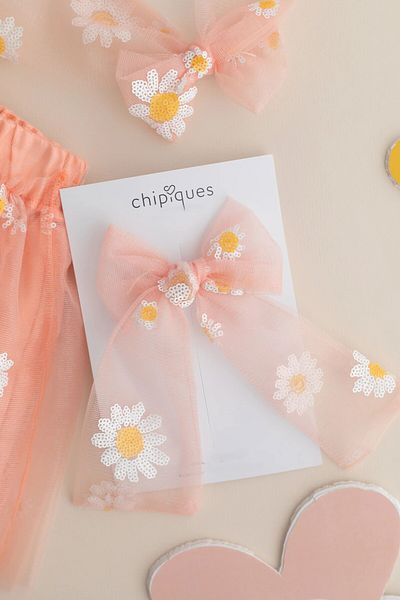 chipiques White Daisy Sequin Embroidered Salmon Ballerina Bow – Clip-On Children's Buckle