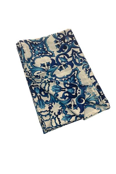 Lia's Boutique Waterproof cotton tablecloth with floral pattern