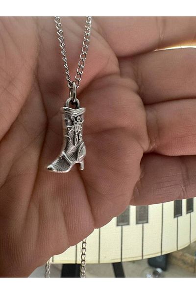 Herşey Nota Unisex Necklace with Cowboy Boot Figure – 60 cm Chain, Western Style Accessory