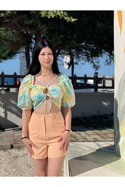 Tumtum Wear قماش مربوط بأكمام بالون وتفاصيل نافذة