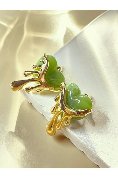 Çelik Pearlescent Green Flowing Heart Earrings