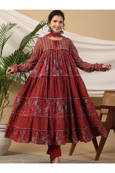 Ishin By Styli Floral Print Tiered Kurta with Trousers and Dupatta Set