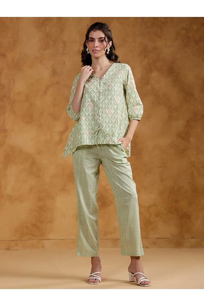 Sanskrutihomes By Styli Printed V-Neck Top and Pants Co-Ords