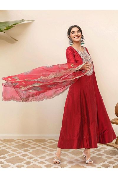 Ishin By Styli Embroidered Round Neck Kurta and Dupatta Set