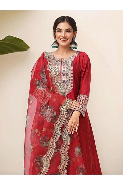 Ishin By Styli Embroidered Round Neck Kurta and Dupatta Set