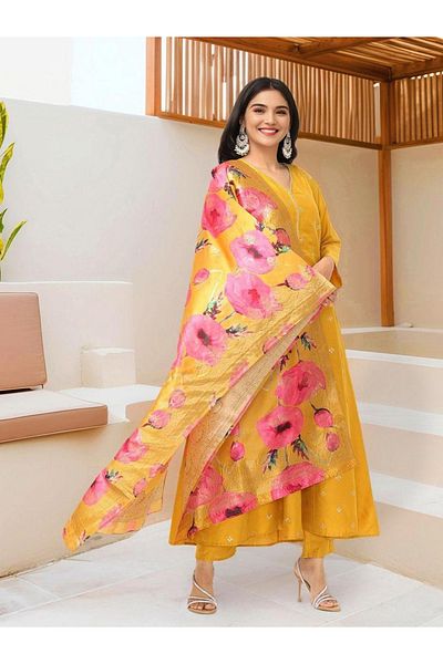 Ishin By Styli Solid V-Neck Kurta with Floral Print Dupatta Set